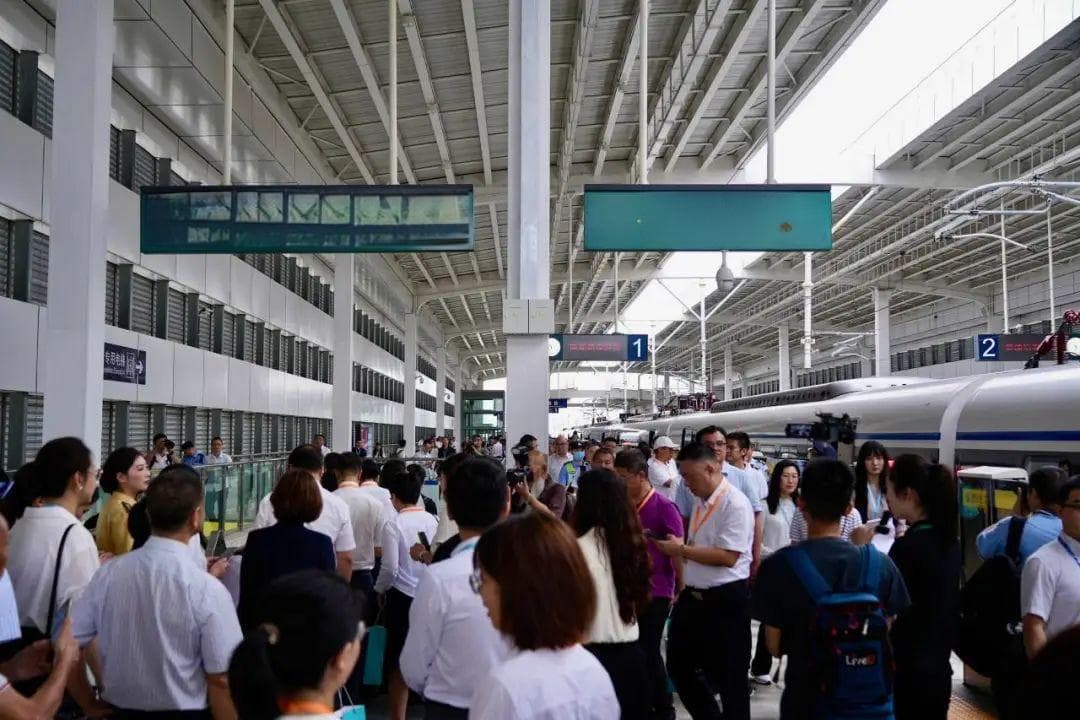 大湾区“大号地铁”今天开通！东莞12个站可直达广州南！票价出炉→