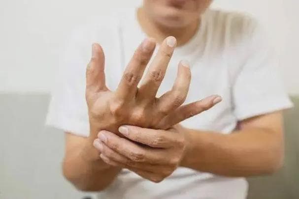 中医论手抖：根源、症状与疗法