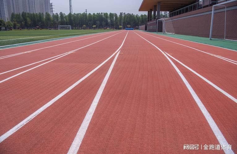 学校塑胶跑道味道大，是甲醛在作祟吗？