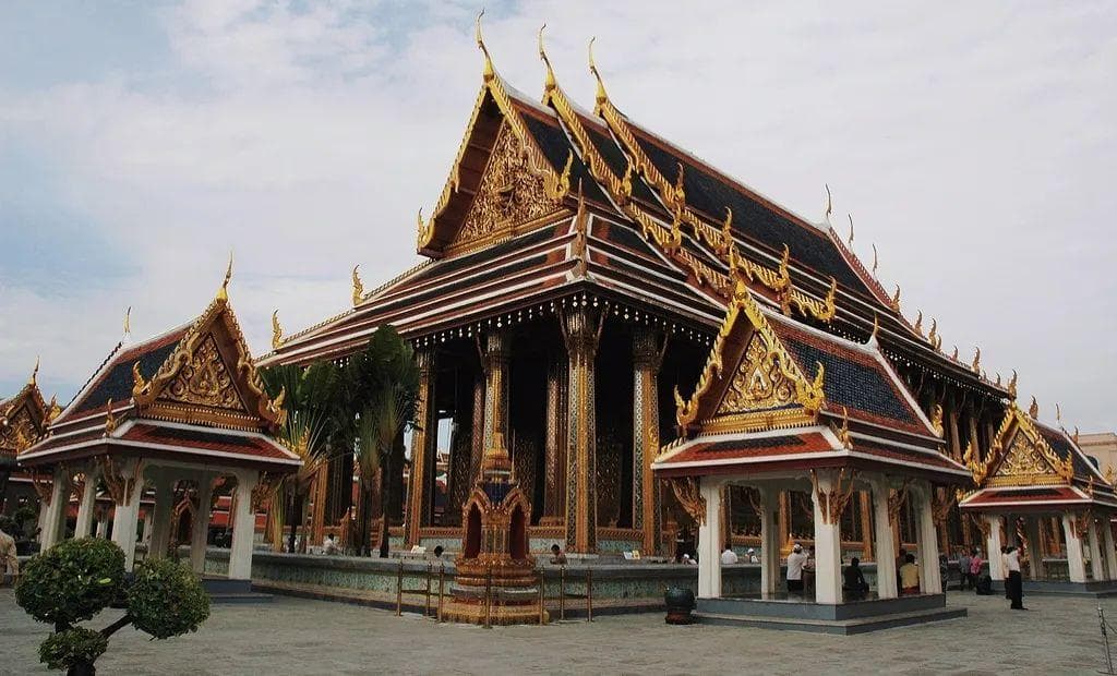 泰国最重要的佛教寺庙之一，玉佛寺到底有多神秘？