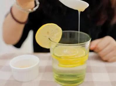 泡蜂蜜水用什么杯子适合 蜂蜜和什么泡水最好
