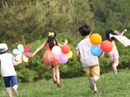 从蹒跚学步到探索世界：不同年龄段宝宝户外活动精选