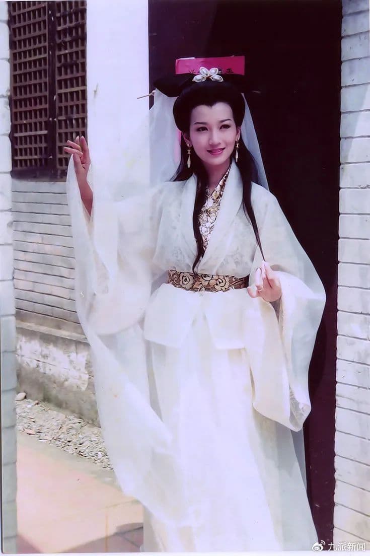 赵雅芝化身白娘子，湖南春晚非遗节目引热议