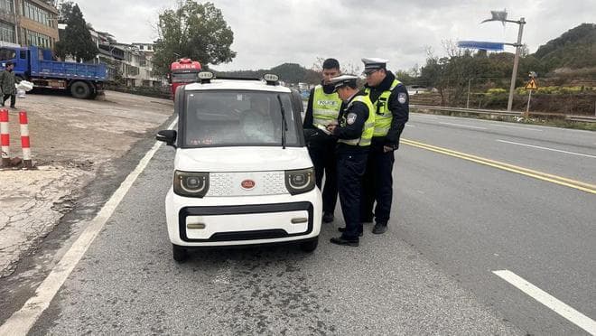 多地整治老年代步车乱象：合法上路需满足四大条件