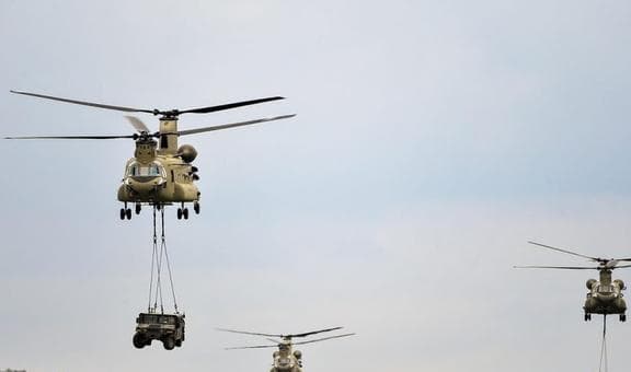 支奴干协同战车空降突击——美在德举行陆军训练：这就是立体陆军