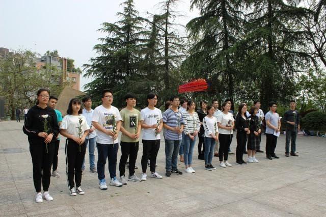 重庆邮电大学移通学院赴邱少云烈士纪念馆开展爱国主义教育活动