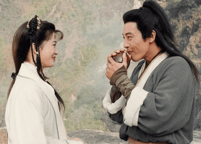 令狐冲那么专情，岳灵珊为什么会移情别恋？任我行一语道破