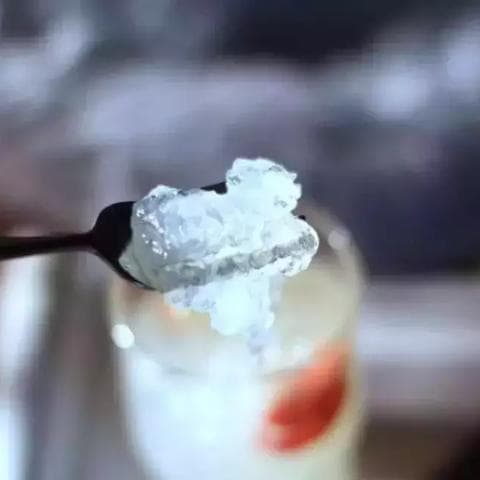 更年期吃燕窝有效果吗：女性更年期食用燕窝的好处与适宜性探究