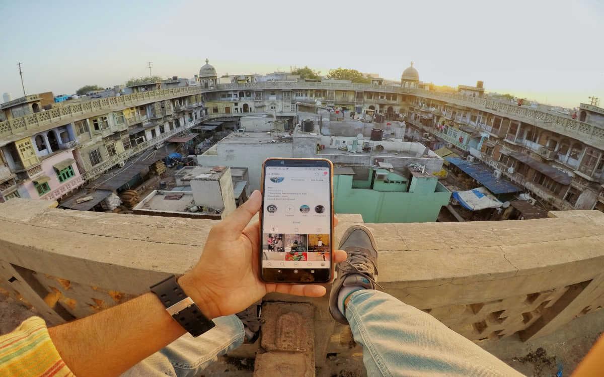 POV 是什么意思以及为什么它在 TikTok 和其他平台上如此受欢迎