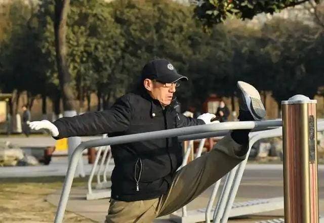 运动能降血糖？医生直言：最有效的不是散步，可以尝试这3种方式
