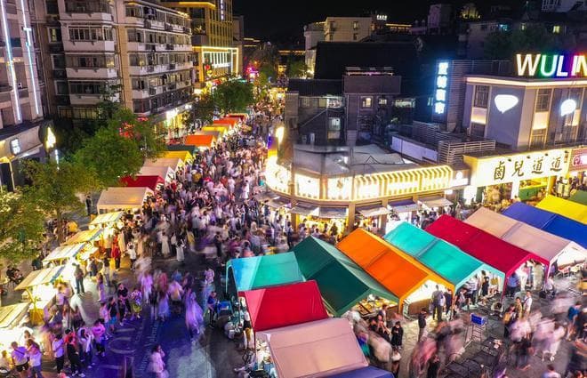 杭州武林夜市：深夜食堂与网红小吃地图