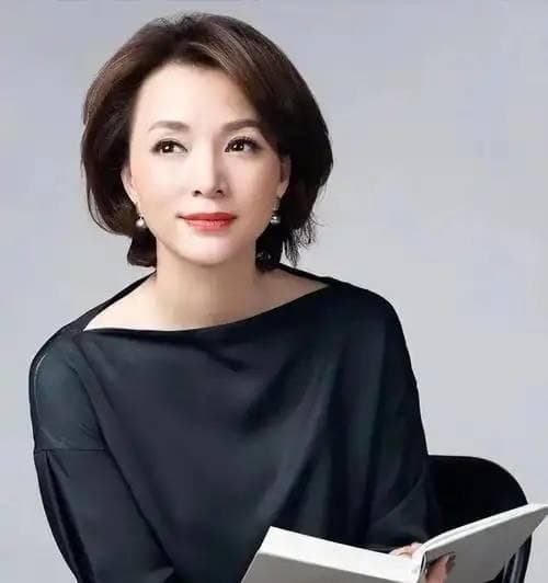 董卿加盟华东师大，职场跨界新风向标