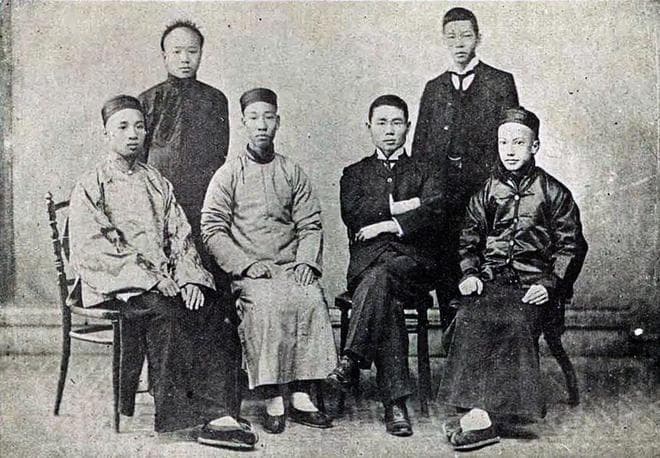 盘点香港校服文化：从清朝学堂到现代校园时尚