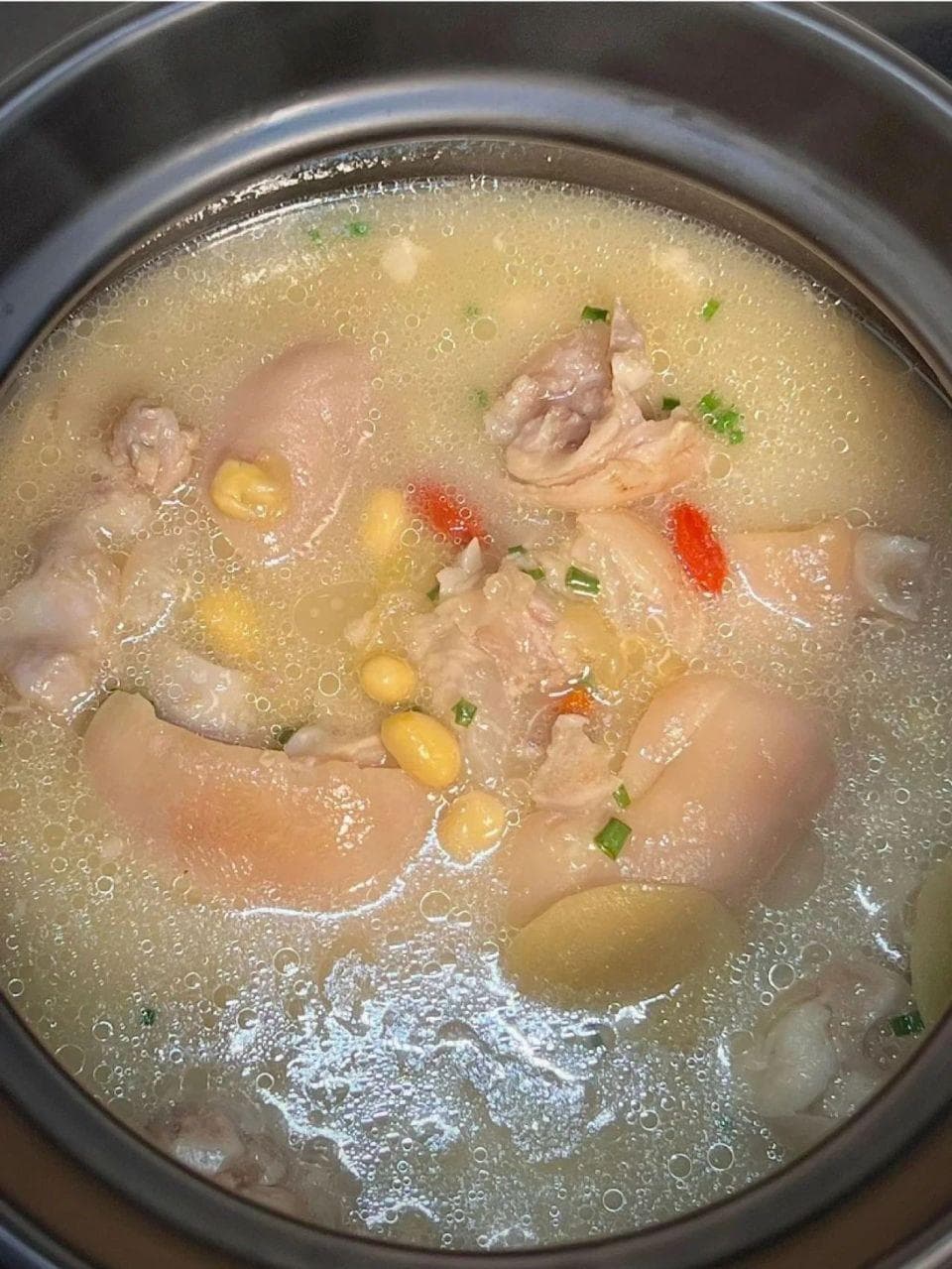 冬季滋补养生汤|黄豆猪蹄汤