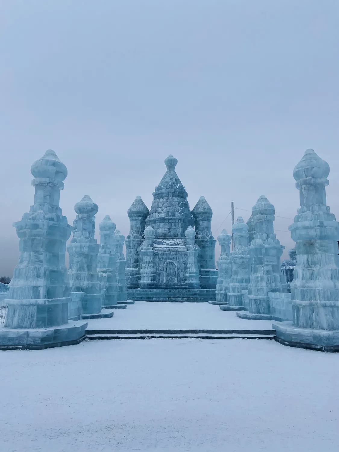 陆毅一家打卡哈尔滨冰雪大世界，感受冰雕艺术之美
