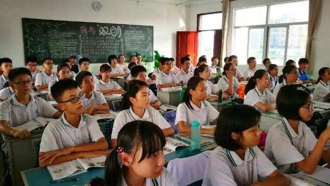中考上岸重高后，回头看发现学霸和学渣之间的差距，真不在于智商