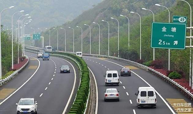 高速公路上能不能停车？在哪里停怎么操作才是安全的？一文说清楚