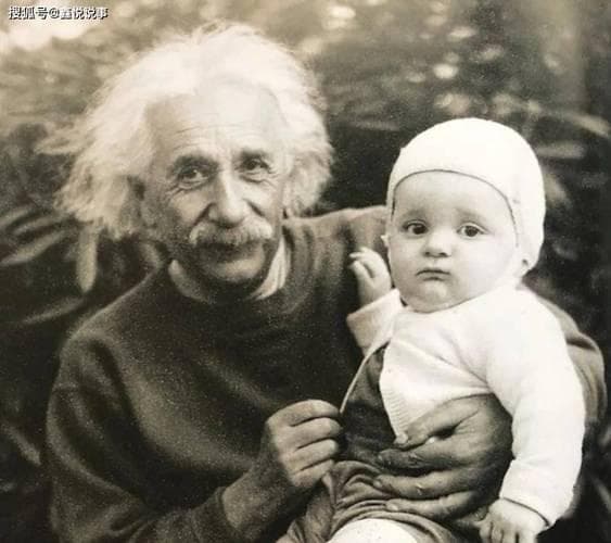 爱因斯坦之殇：晚年悲剧，为何从科学巨匠被污蔑沦为美国敌人？