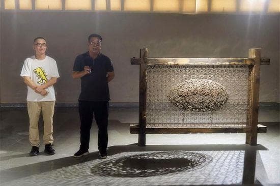 厦门大学艺术学院举办王卫“光·尘”雕塑作品展