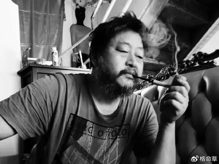 这首诗像爱情诗范本，直击人心，评俞心樵《要死就一定要死在你手里》
