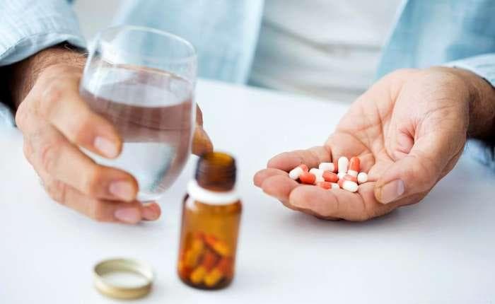 长期服用激素当心骨质疏松，四类药物助力科学补钙