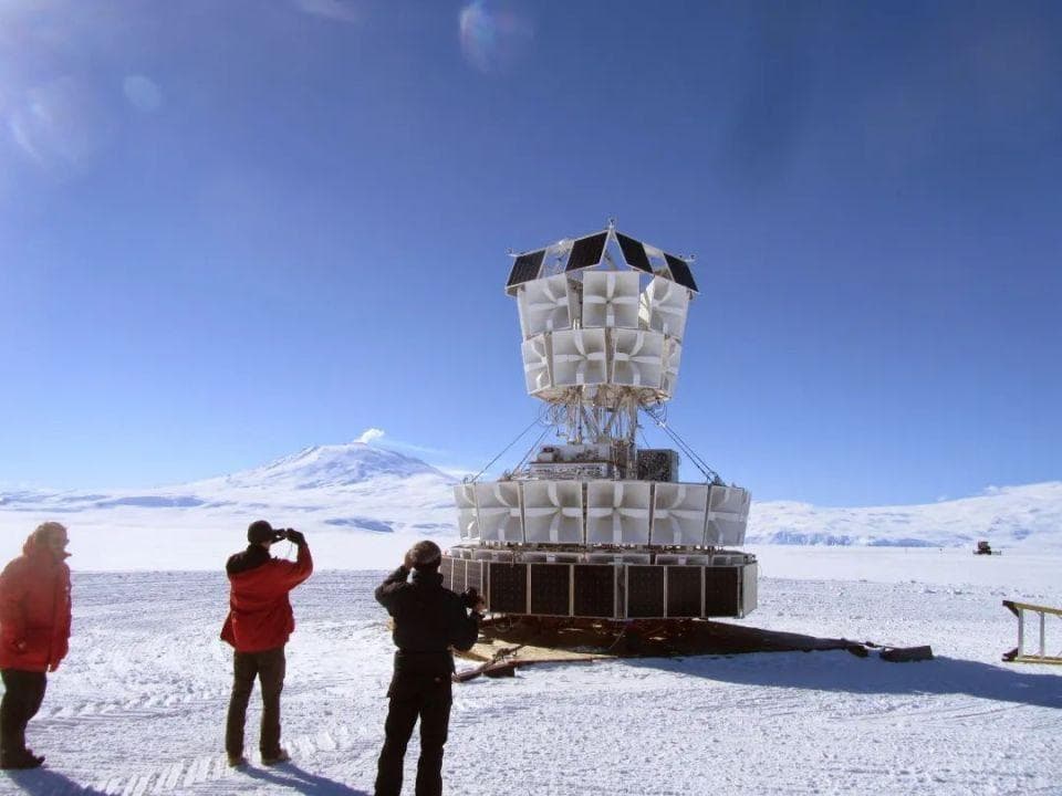 南极发现平行宇宙证据？南极中微子异常事件！
