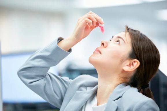求求你，滴眼药水别再直接瞄准眼球了！