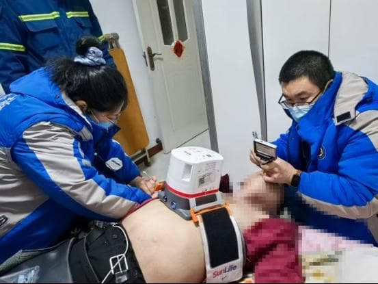 急救医生提醒：节日期间饮酒适度，酒精中毒时的急救常识