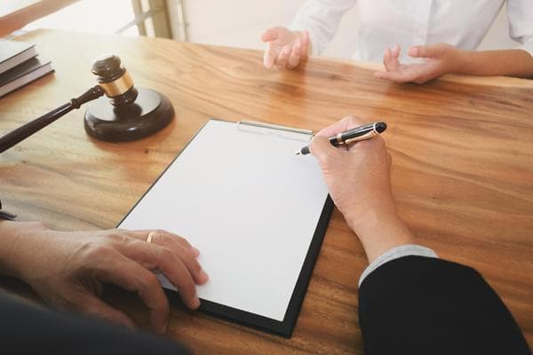 月嫂如何与客户签订合同：法律要点与实务分析