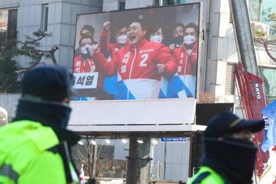 韩国政局动荡下的民意极化