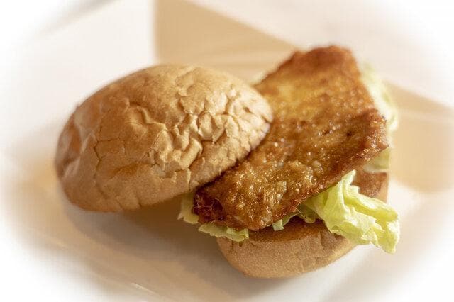 澳门猪扒包：澳门特色美食的代表
