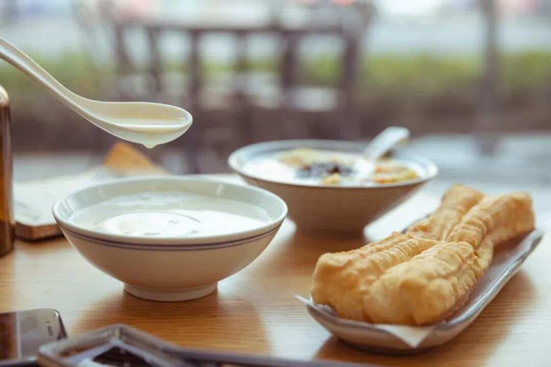 研究证实：规律早餐可降低胆结石风险