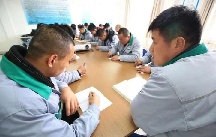 班组高效工作法：解锁定期复盘的步骤与核心技巧