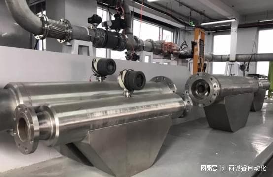 保持科氏质量流量计测量精度的策略有哪些？
