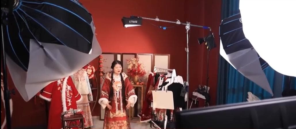 “传统节日+现代元素”焕发新生机，春节有何“新”过法？