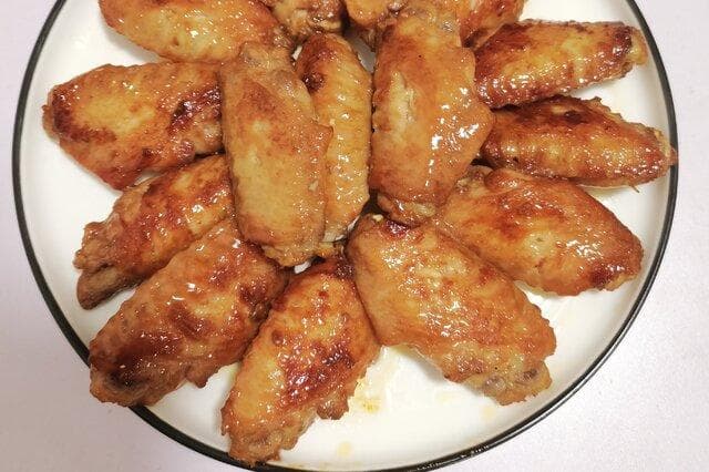 鸡翅零食是垃圾食品吗？即食鸡翅的营养价值及危害全解析