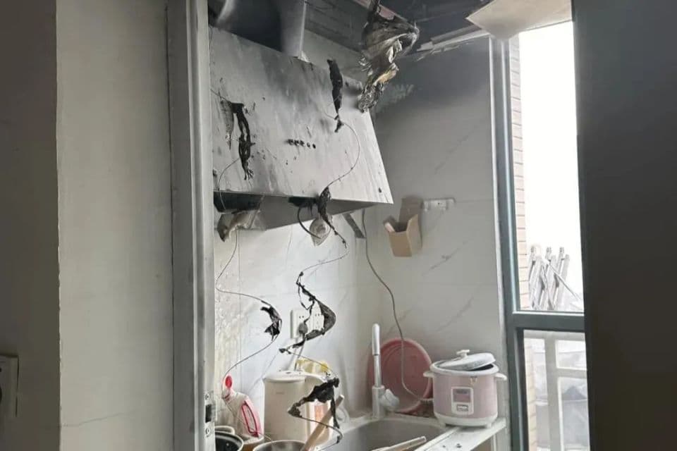 【消防科普】油锅起火怎么办？迷惑性灭火操作不可取！