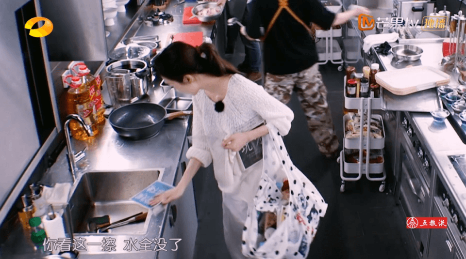 跟着殷桃学普拉提，《中餐厅6》同款瘦身秘籍！