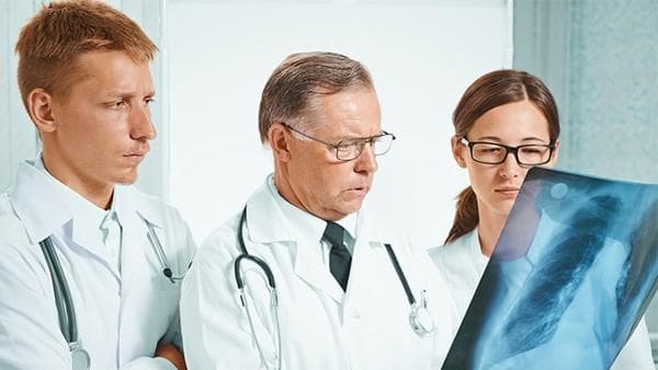 医疗机构为什么要优先配备使用基本药物？