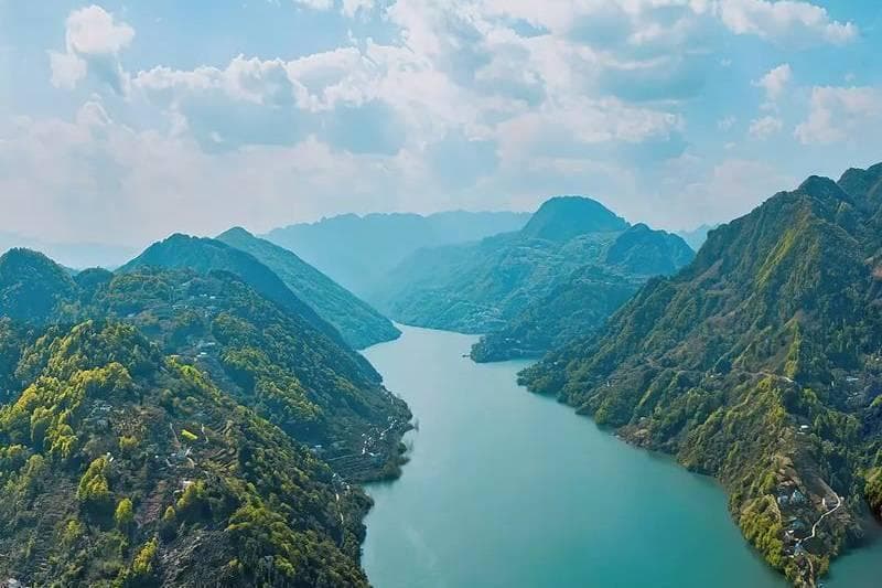 重庆必游之地：壮丽长江三峡，探寻瞿塘峡、巫峡、西陵峡的绝美风光