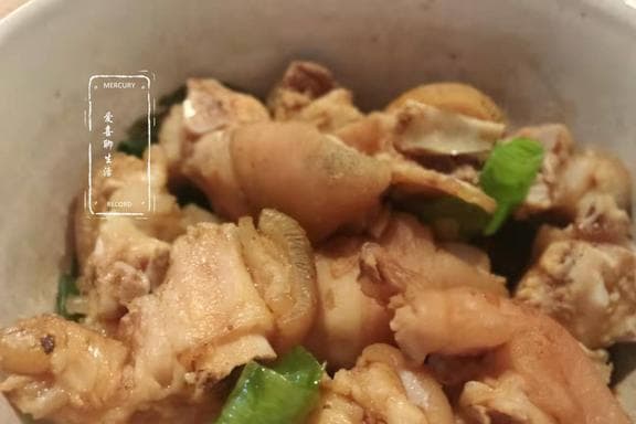酱猪蹄时，记住“一腌一焖”的窍门，猪蹄皮酥肉烂入味好吃没腥味