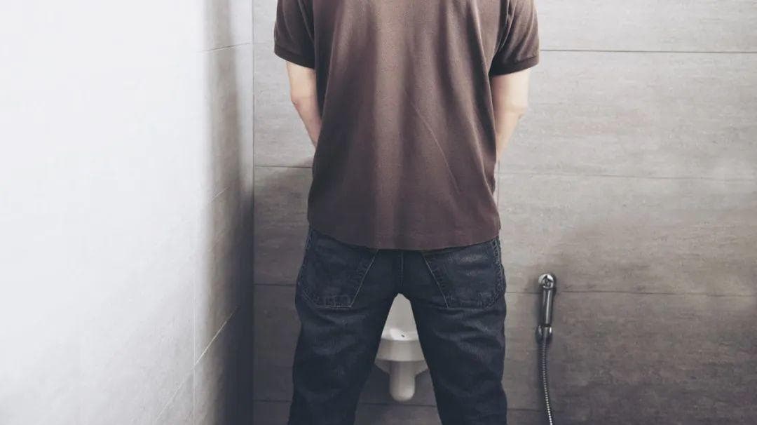 “喝水就尿”和“喝水不尿”的人，哪个更健康？