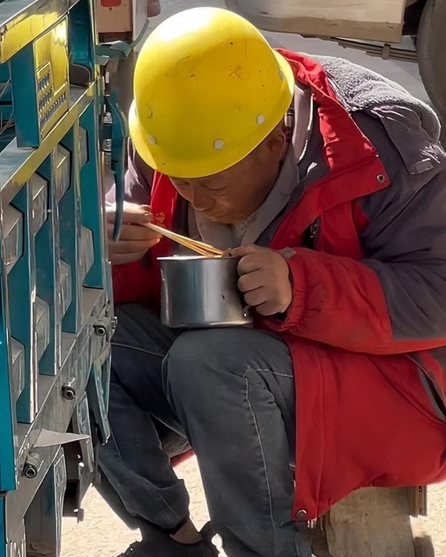 降维打击！中低收入打工族的破局密码：2025年生存指南
