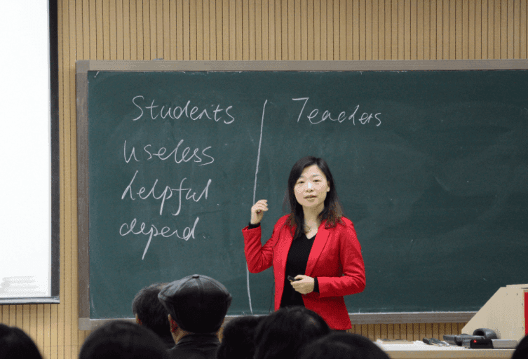 大学教师，挑战与成就并存的职业抉择？