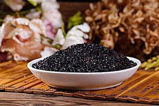 谷物之王——黑米的功效与作用有哪些？黑米：多种功效，健康之选