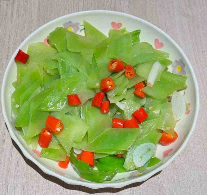 广东清炒莴苣：脆嫩清香，绿意盈盈