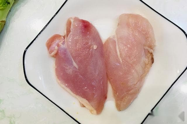 鸡胸肉有什么好处|煮鸡胸肉所含的热量高吗