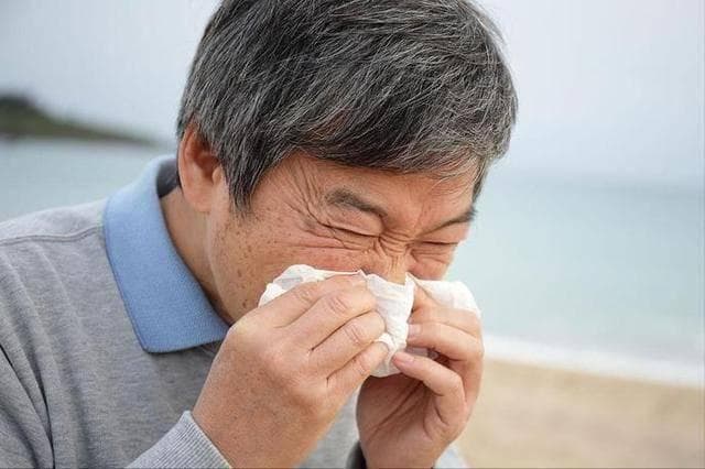 鼻咽癌：很多人误以为是鼻炎！这4个症状，能提前发现一个也很好