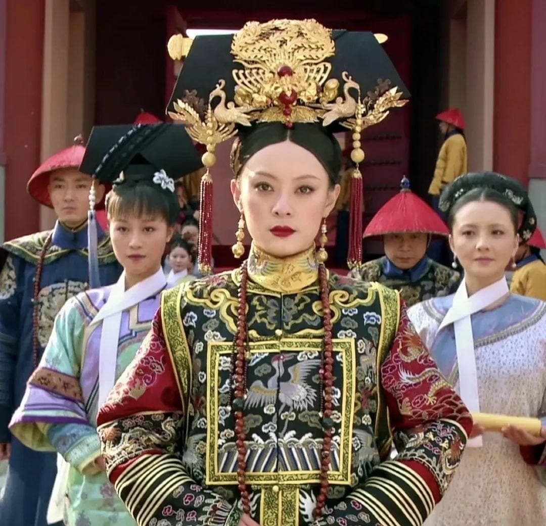 <甄嬛传>服饰：清代宫廷文化与人物命运的双重演绎