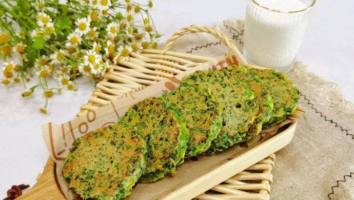 图解韭菜鸡蛋饼：10步教你做出香脆美味